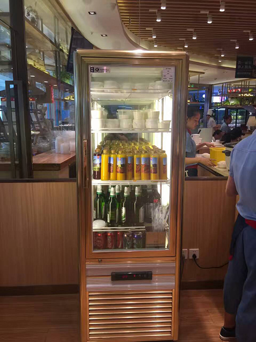 上海果之满满鲜榨果汁吧选用肯德饮料柜